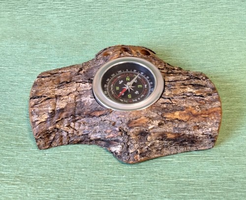 Compass in a piece of olive tree trunk with 3 places for pens-image2-1038