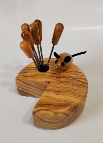 Mouse with cheese with forks-image2-752